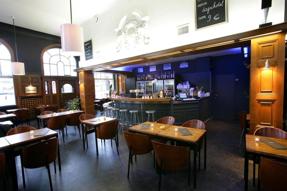 restaurant-cafeteria