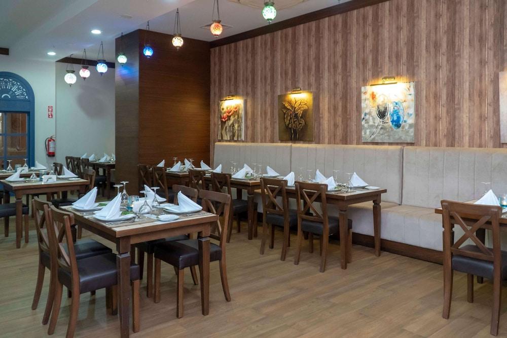 restaurant cafeteria