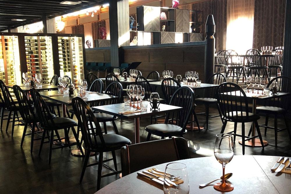restaurant cafeteria