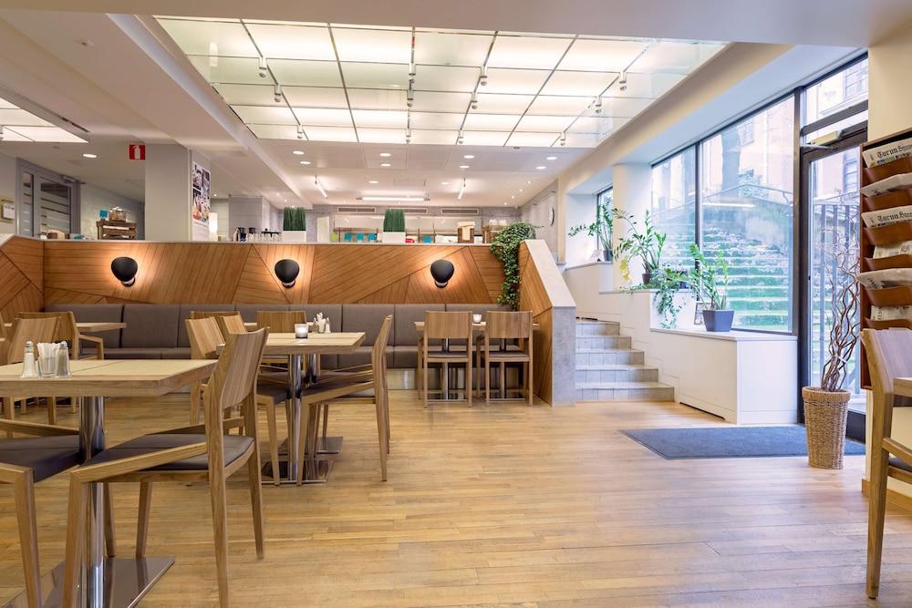 restaurant cafeteria