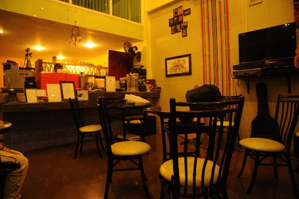 restaurant cafeteria