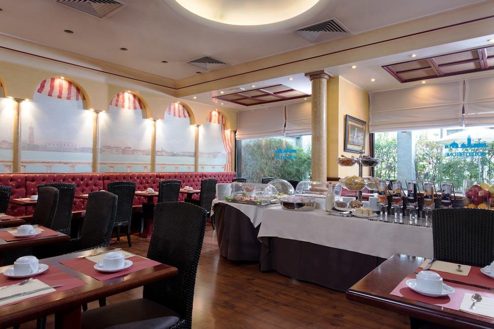 restaurant cafeteria