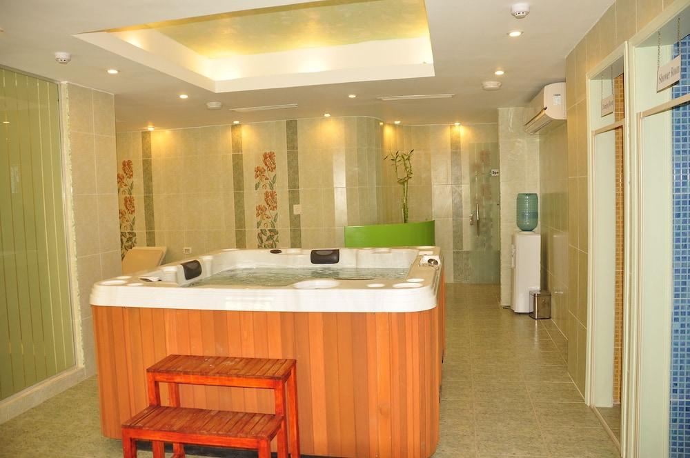 swimming pool spa