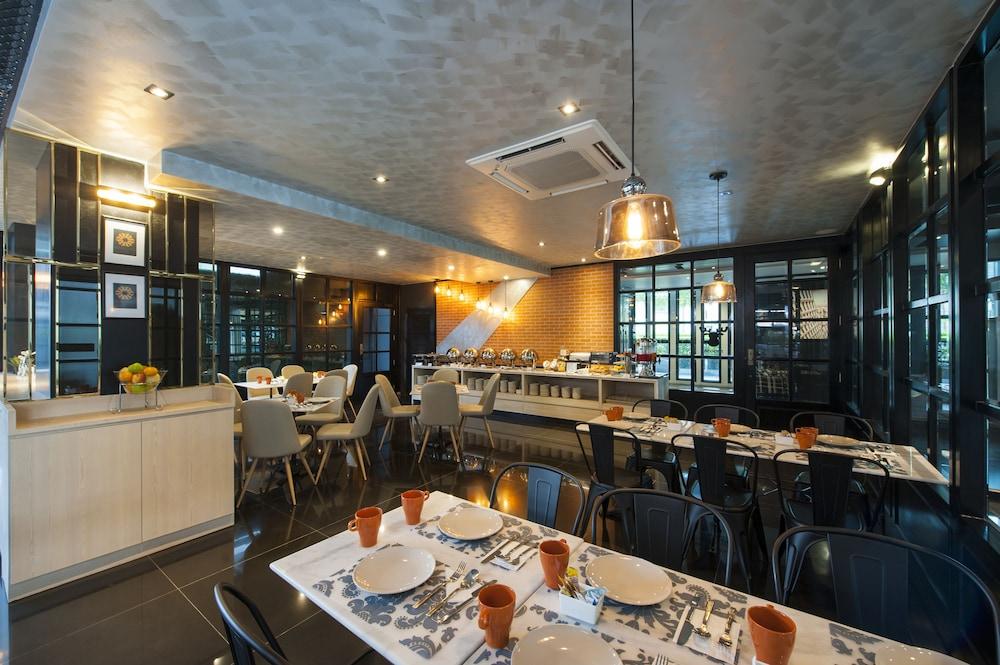 restaurant cafeteria