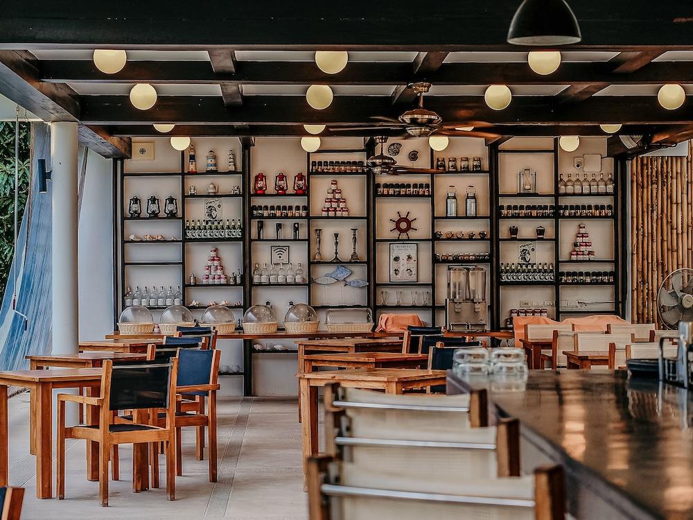 restaurant cafeteria