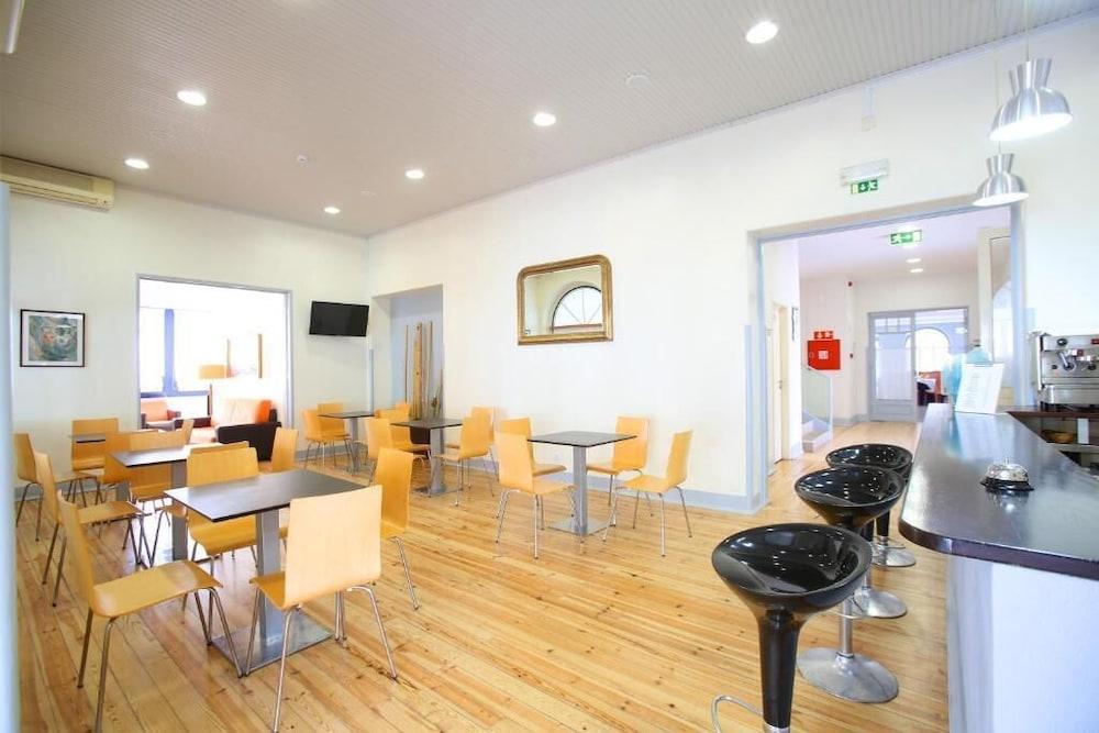 restaurant-cafeteria