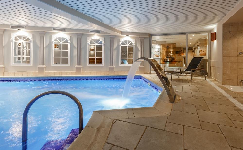 swimming pool spa