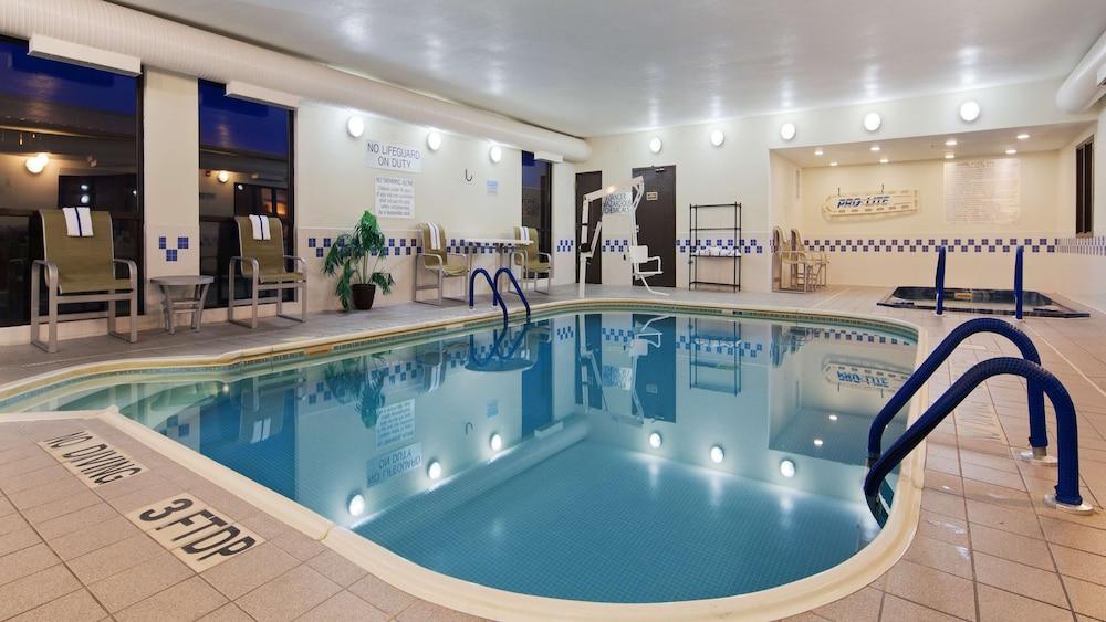 swimming pool spa