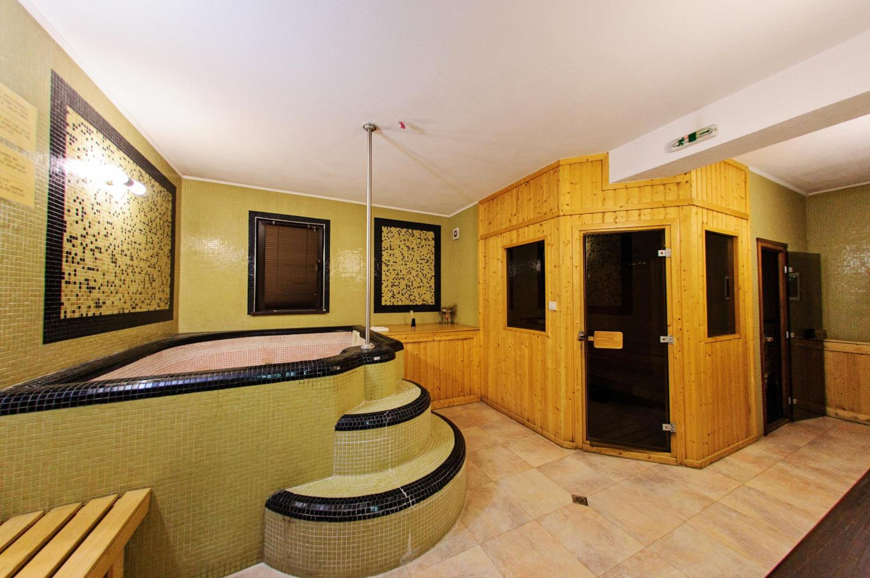 swimming pool spa