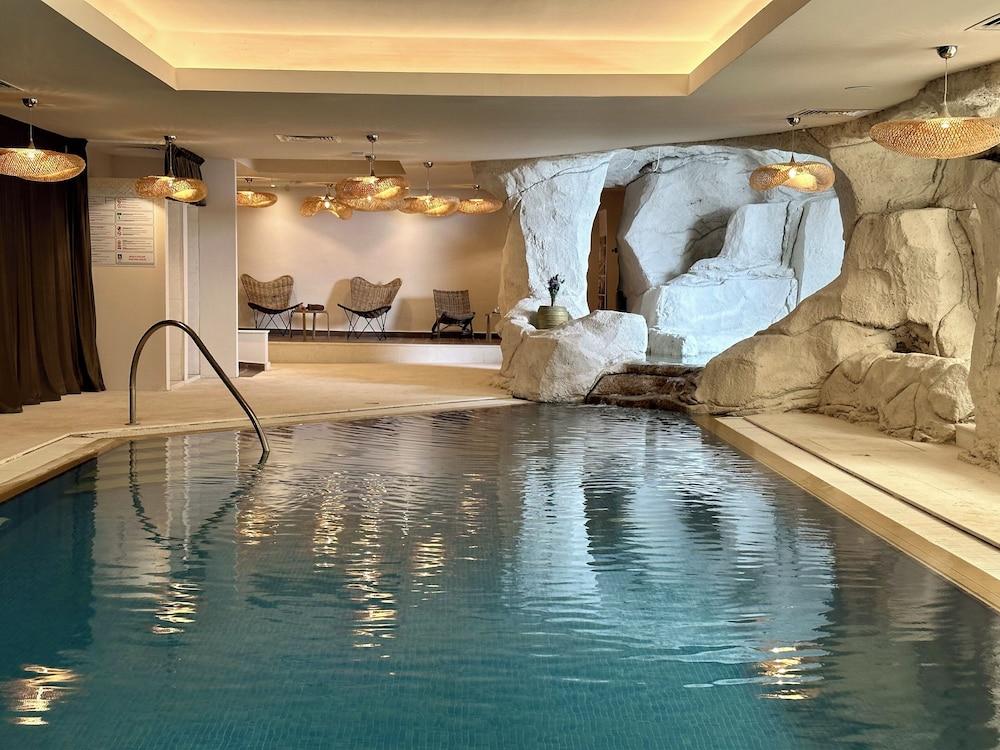 swimming pool spa