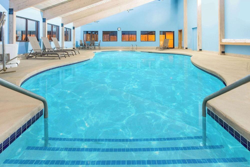 swimming pool spa