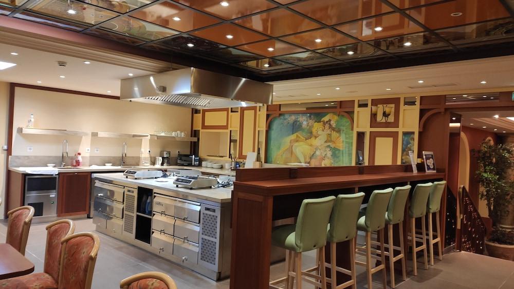 restaurant-cafeteria