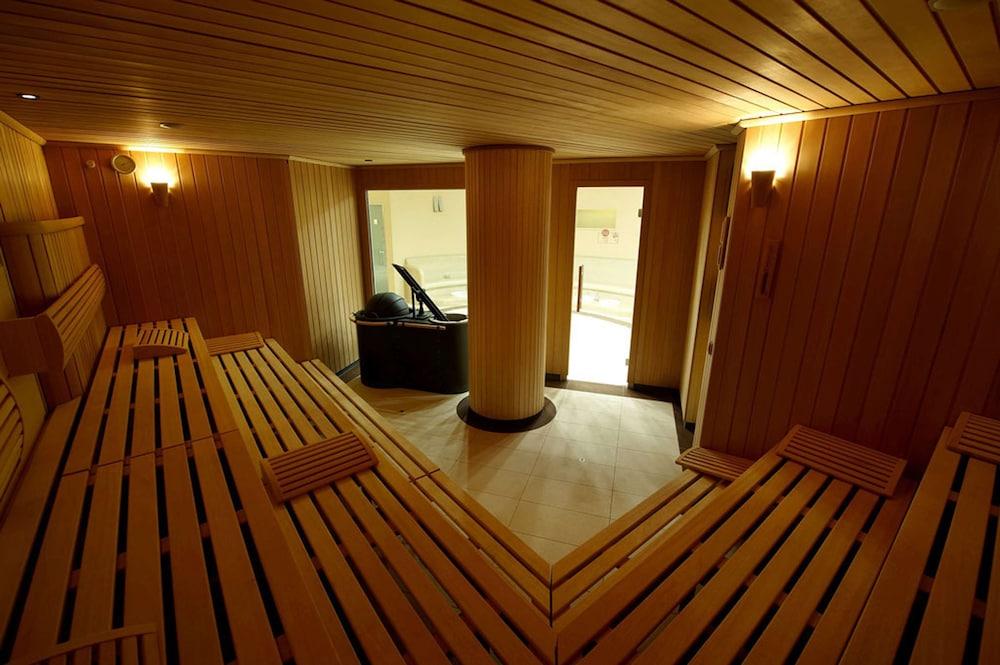 swimming pool spa