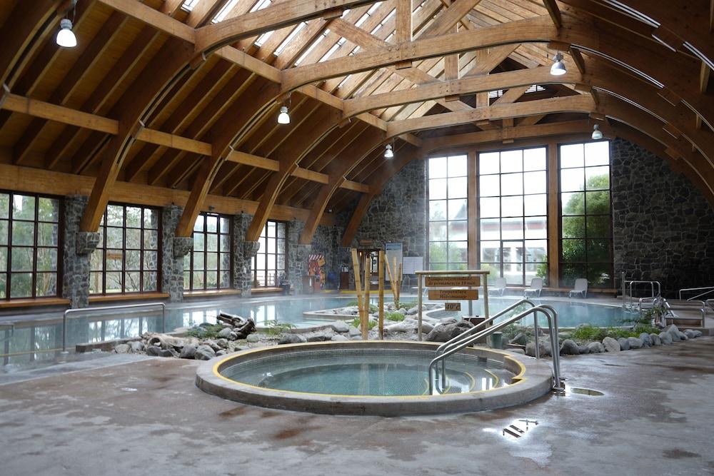 swimming pool spa