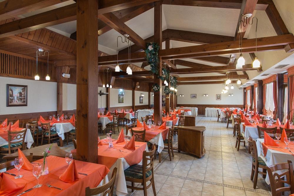 restaurant cafeteria