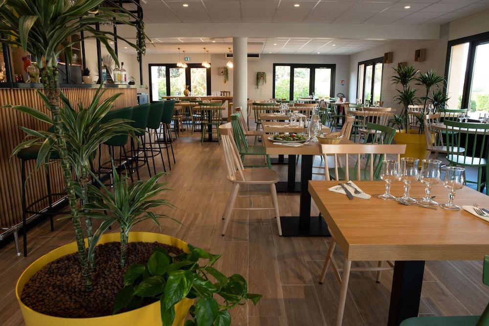 restaurant cafeteria