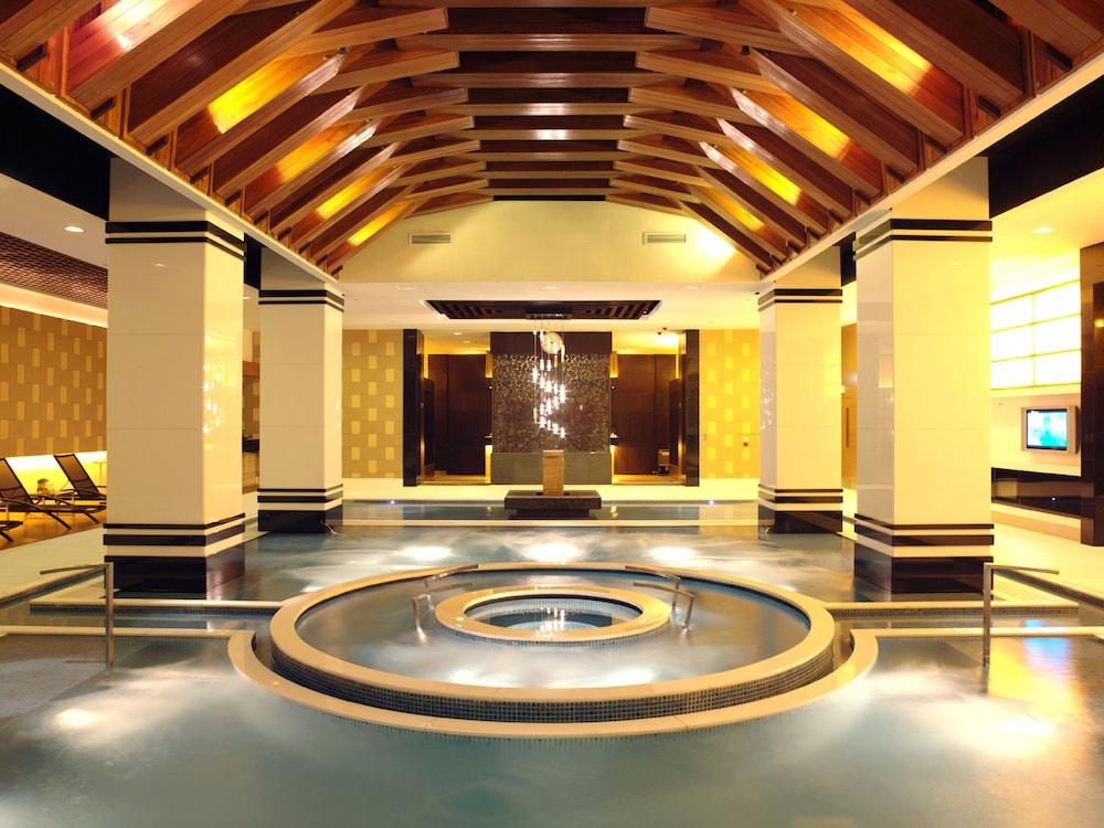 swimming pool spa