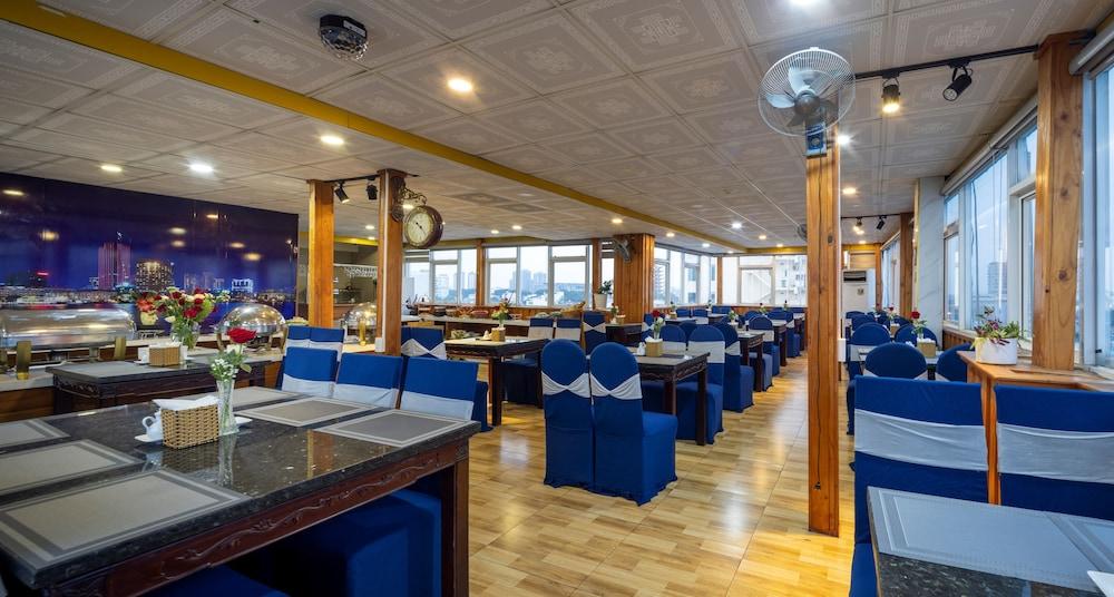 restaurant cafeteria
