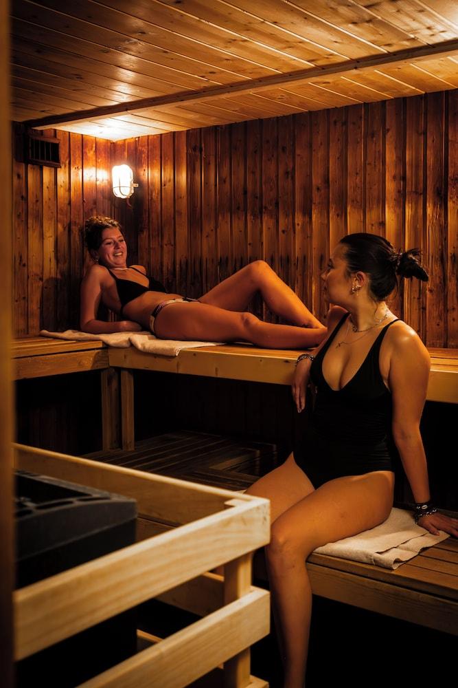 swimming pool spa