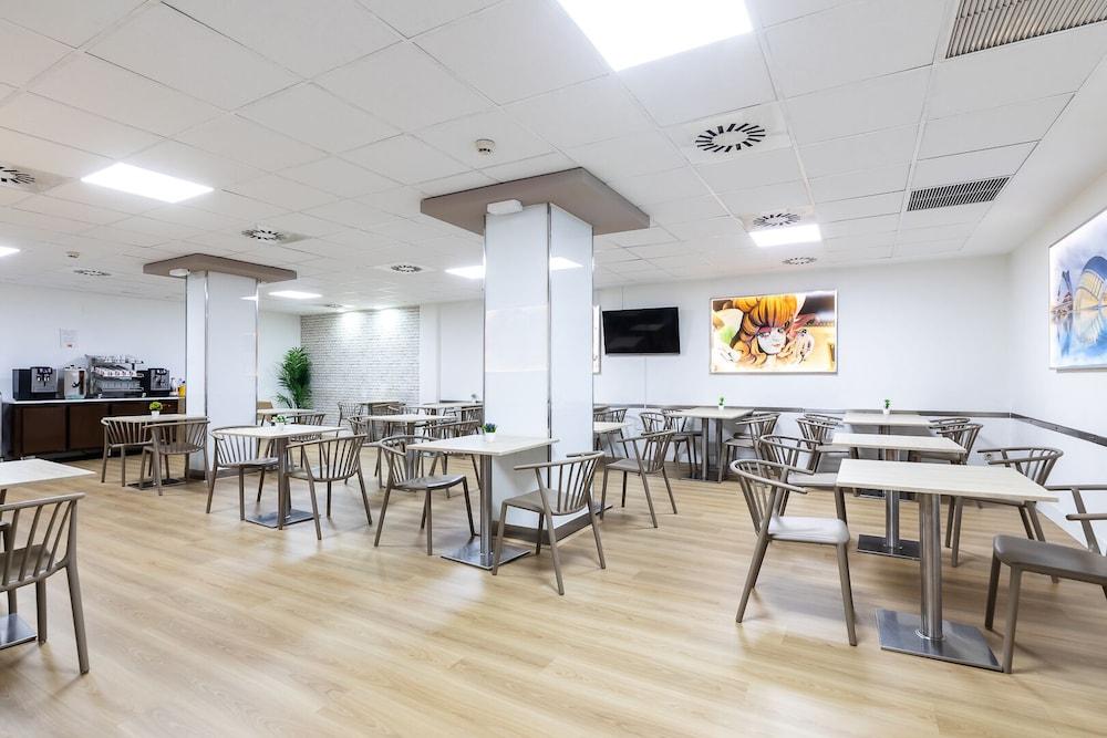 restaurant cafeteria