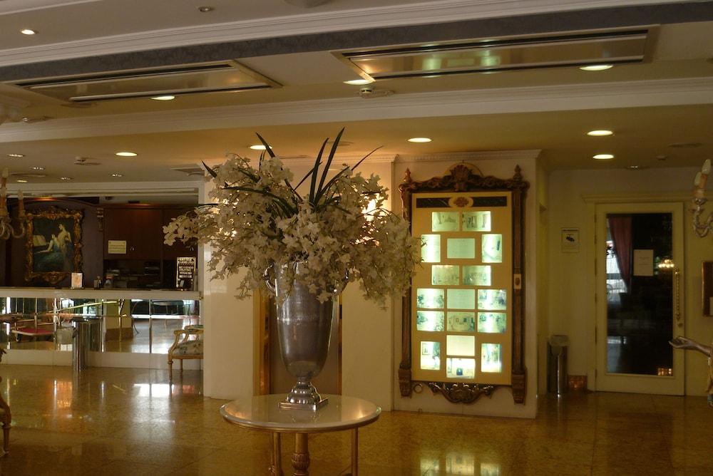 lobby