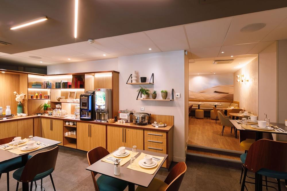 restaurant cafeteria