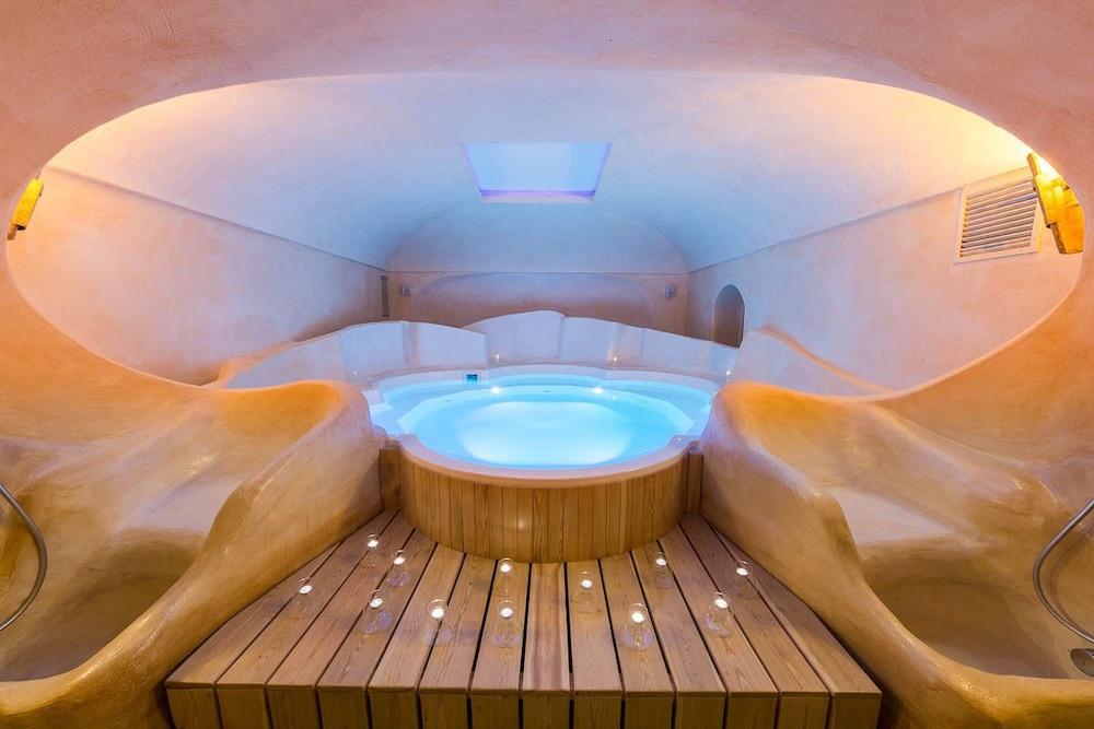 swimming pool spa