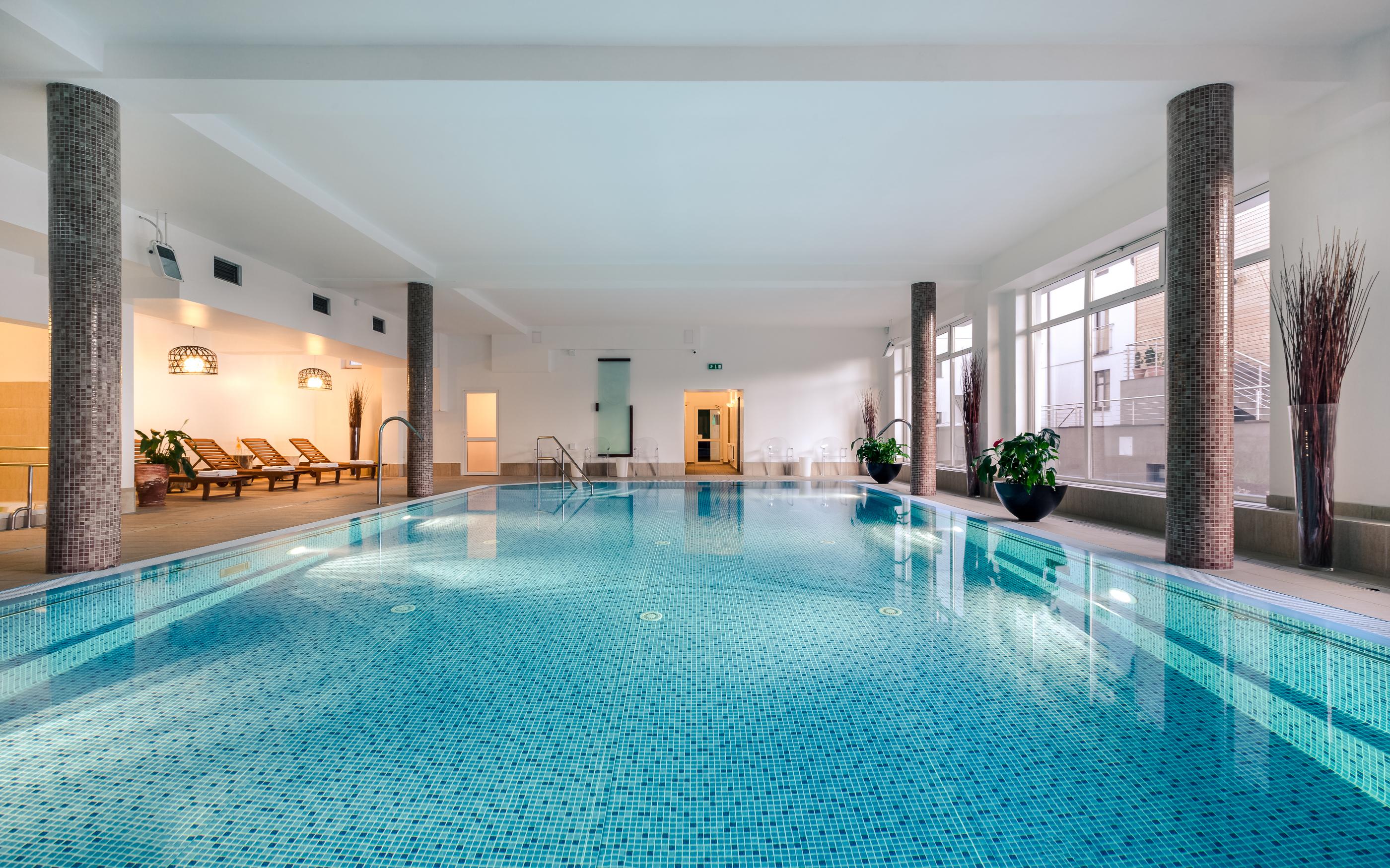 swimming pool spa