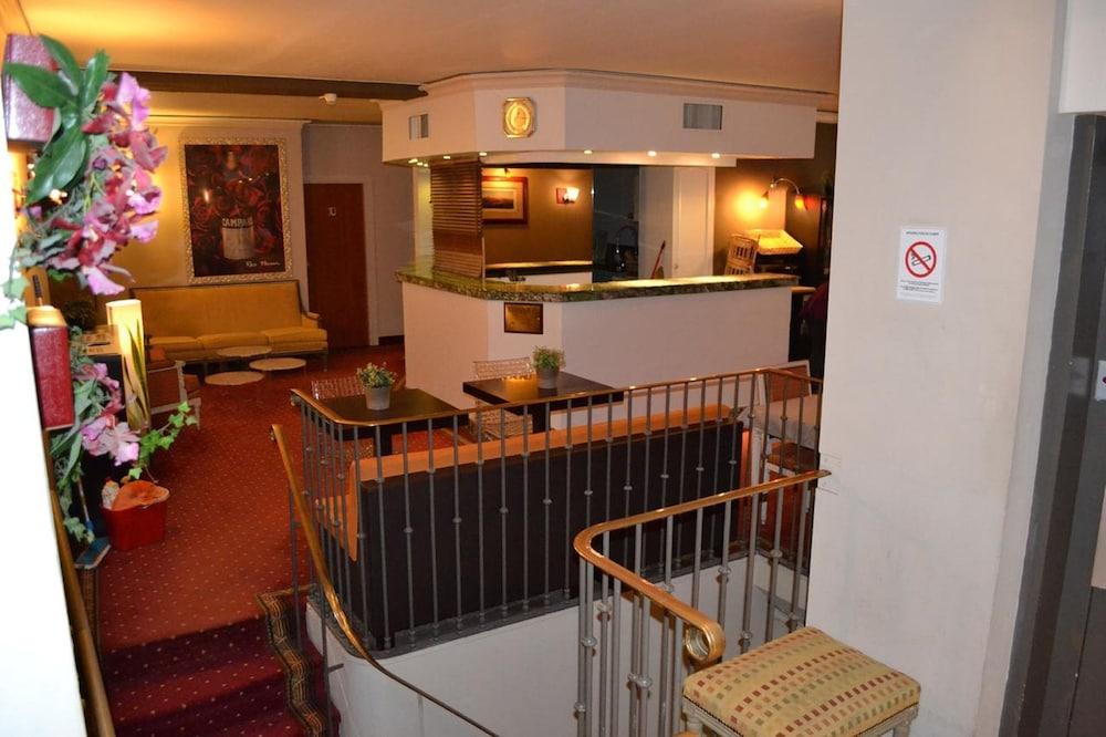 restaurant-cafeteria