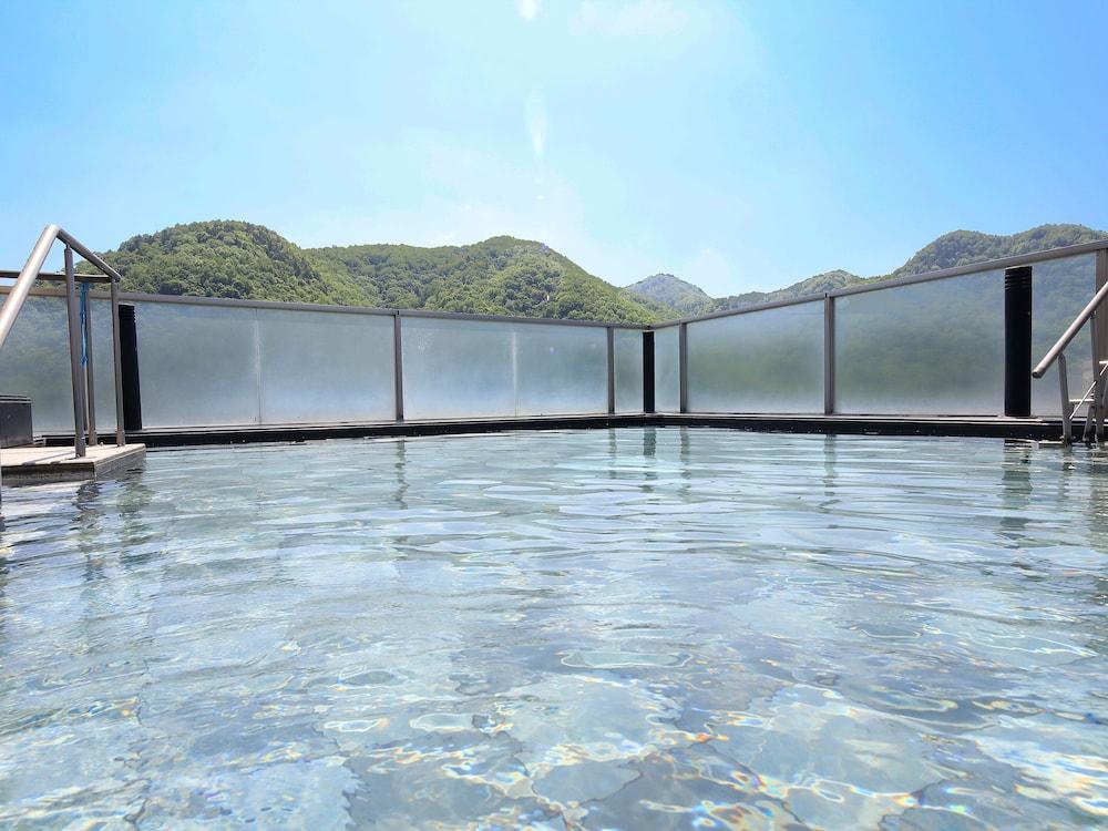 swimming pool spa