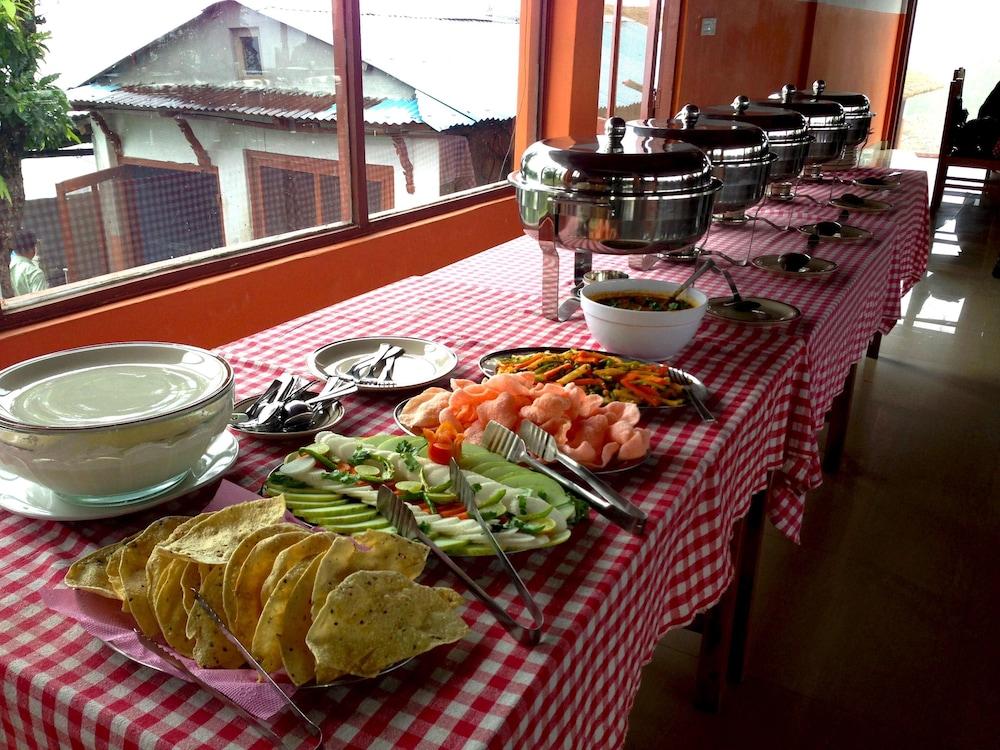 restaurant cafeteria
