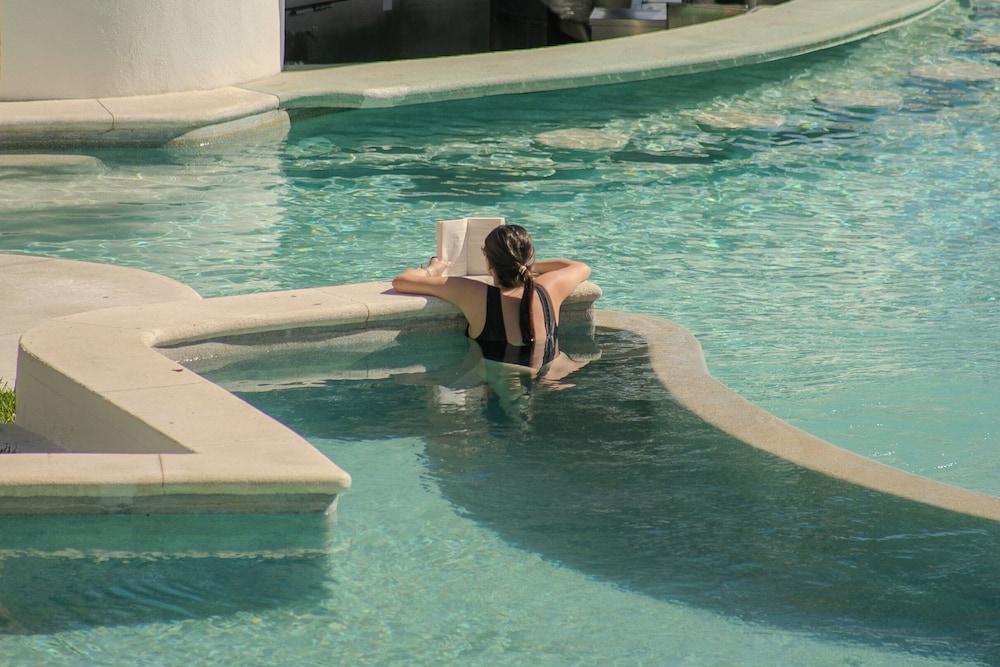 swimming pool spa