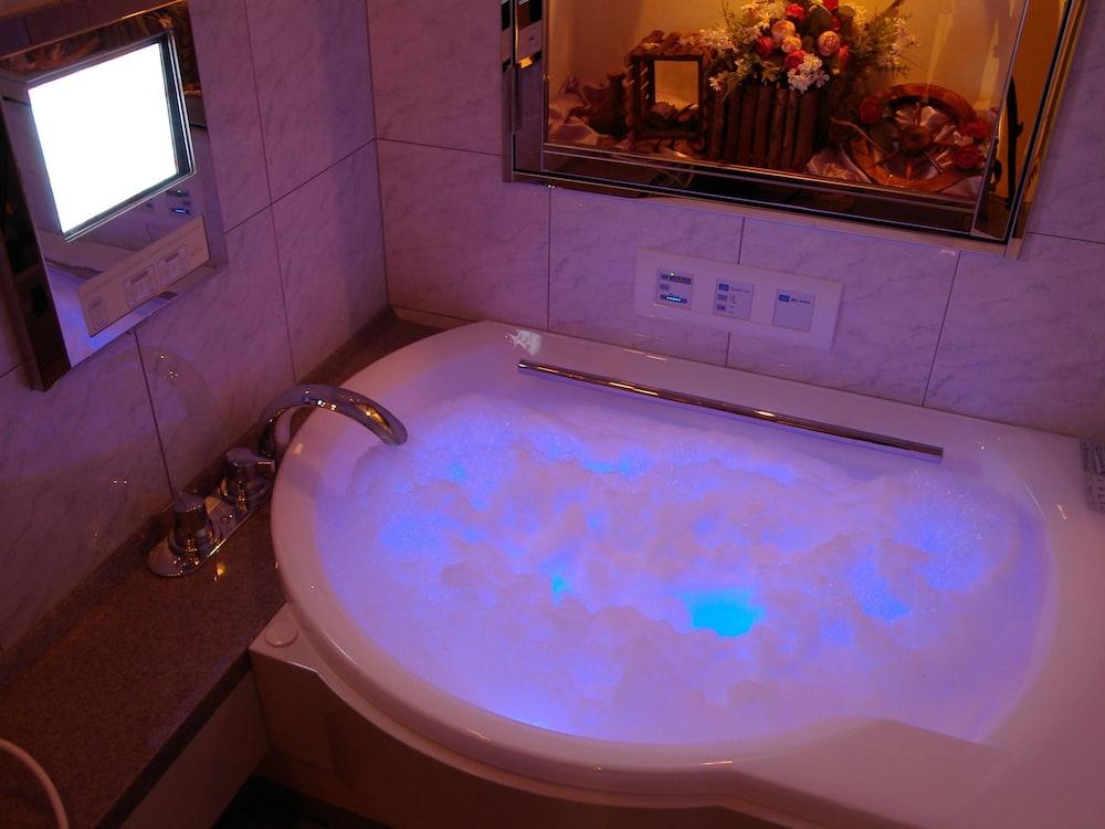 swimming pool spa