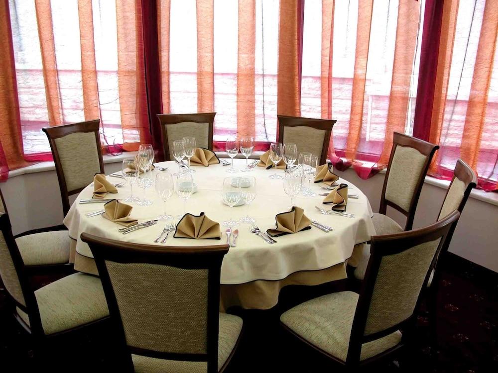 restaurant-cafeteria