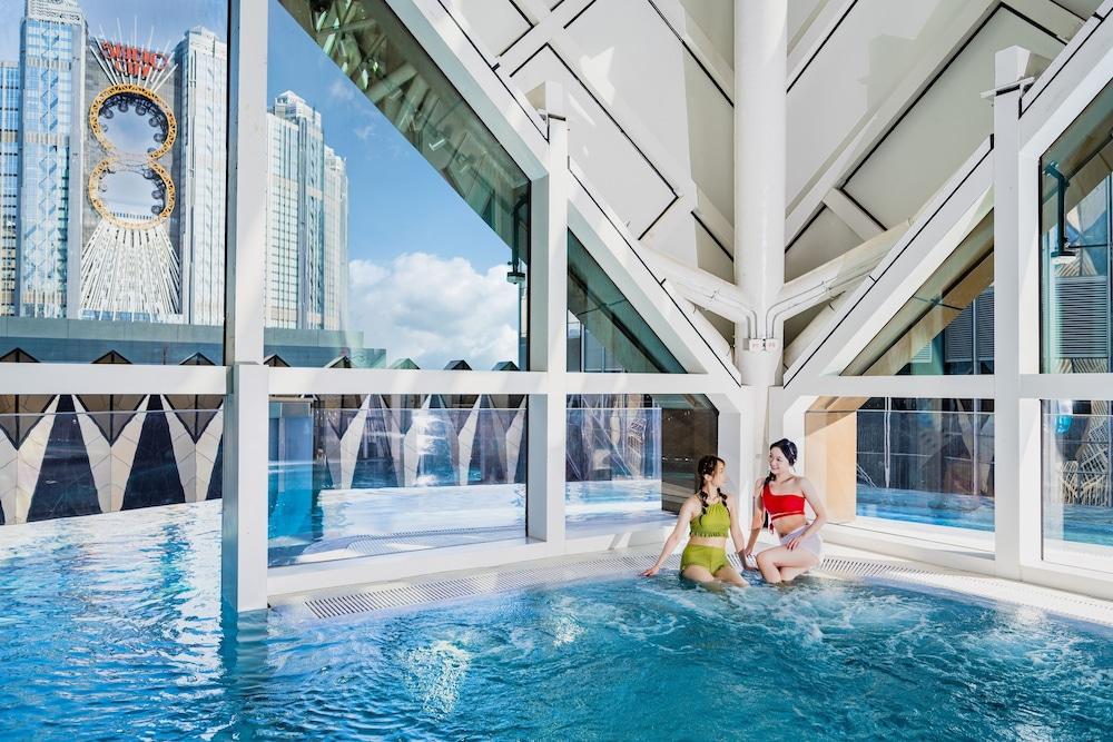 swimming pool spa