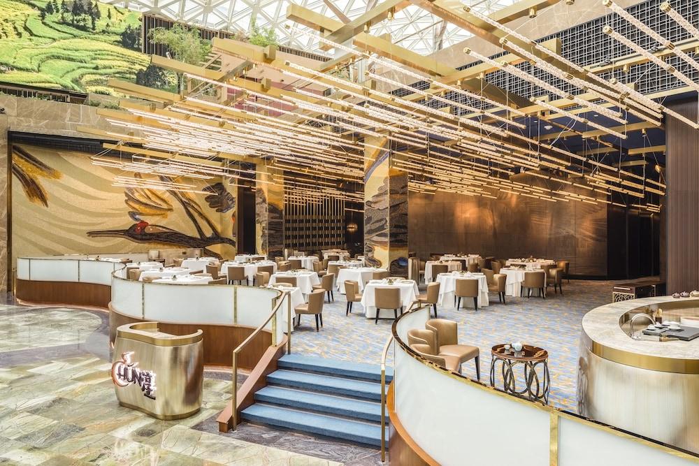 restaurant cafeteria