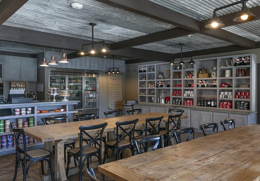 restaurant cafeteria