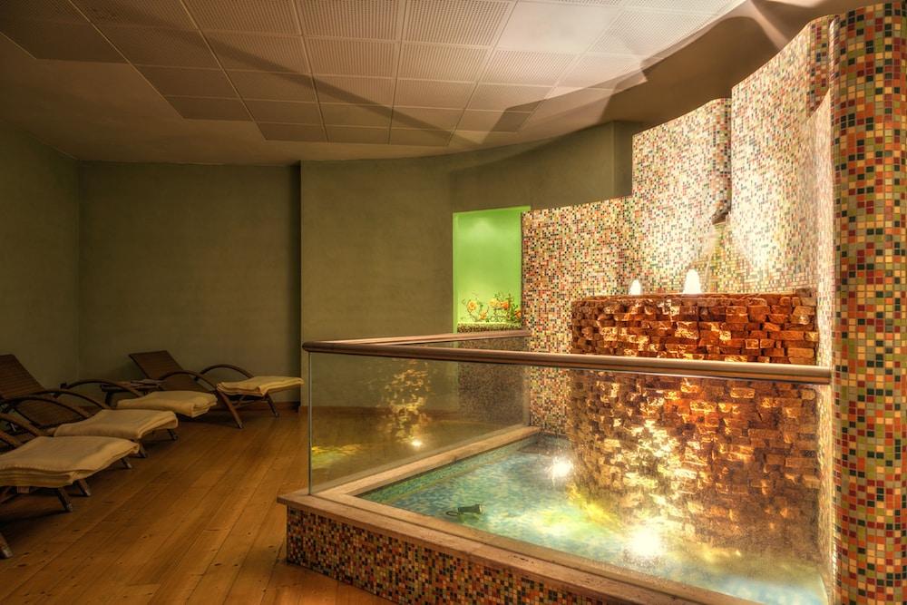 swimming pool spa