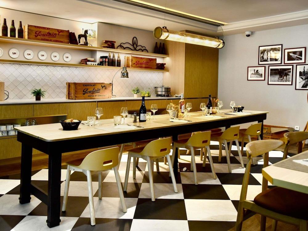restaurant cafeteria