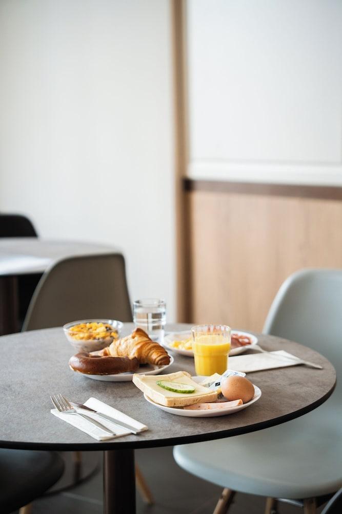restaurant cafeteria