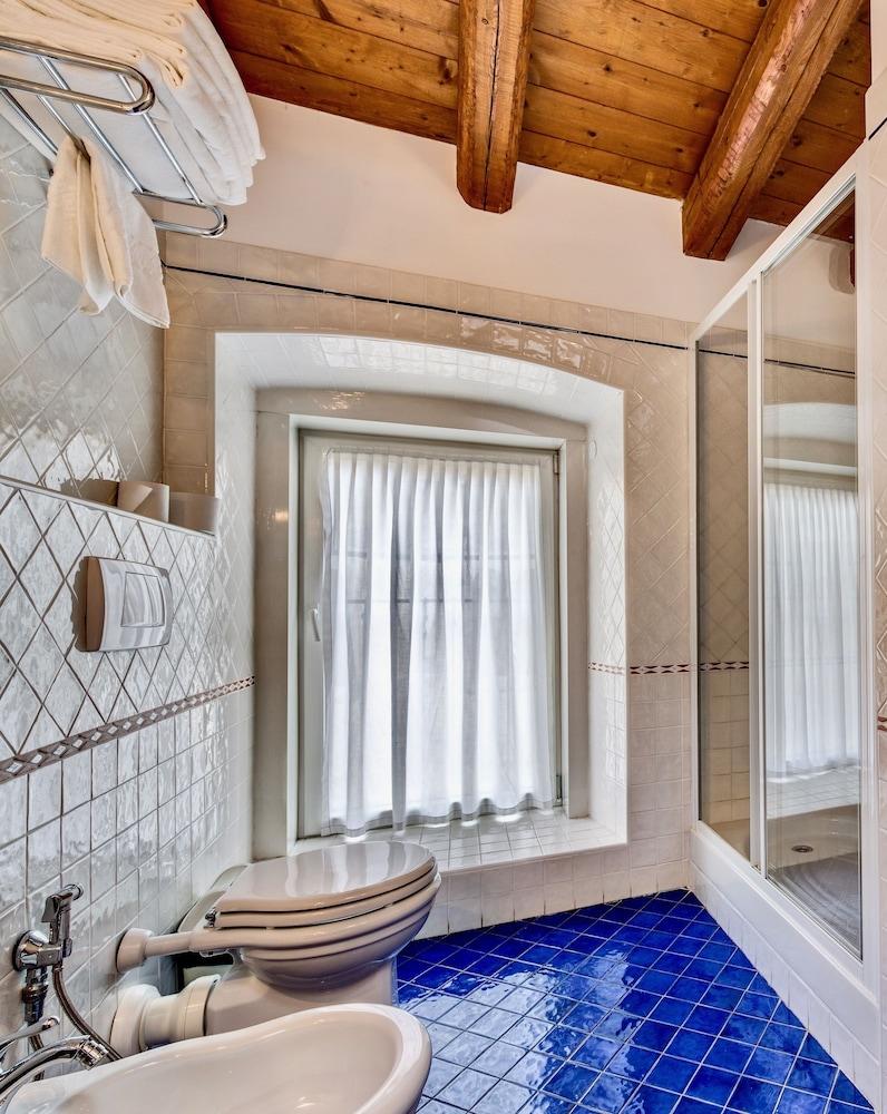 swimming pool spa