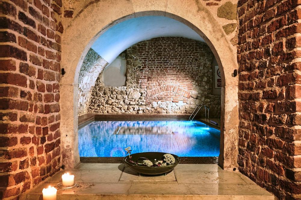 swimming pool spa