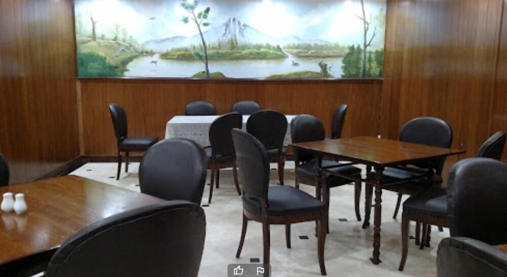 restaurant cafeteria