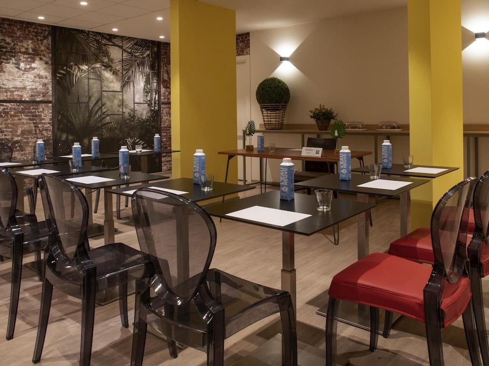 restaurant cafeteria
