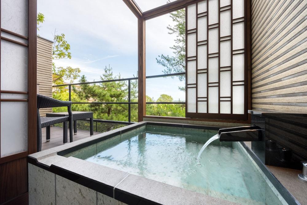 swimming pool spa