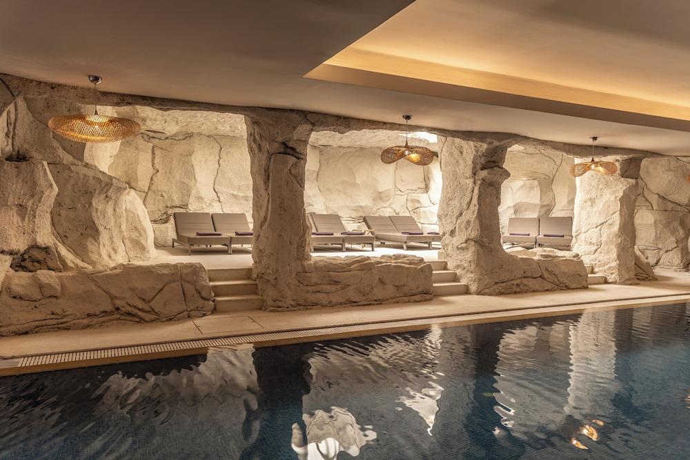 swimming pool spa