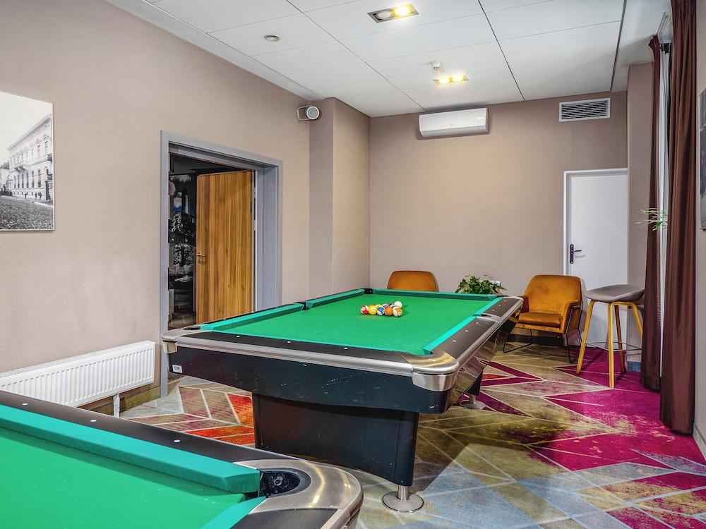 swimming pool spa