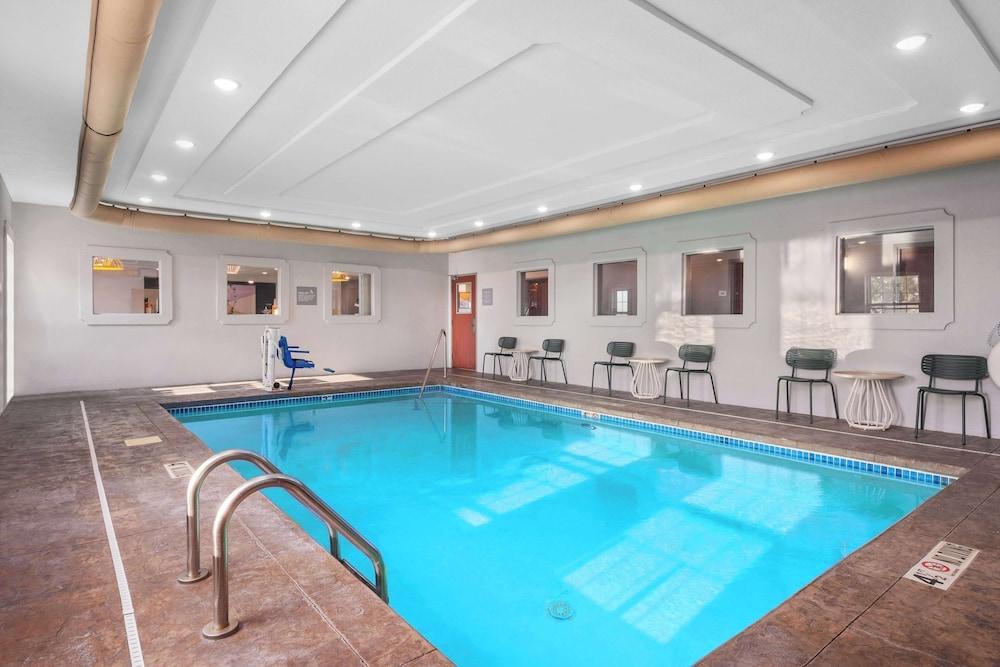 swimming pool spa