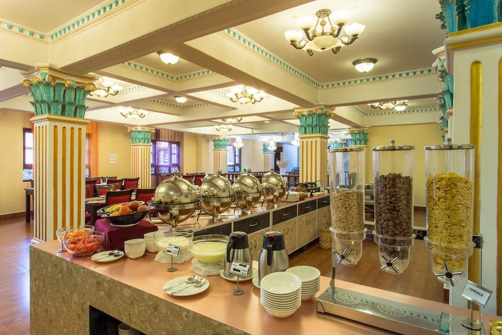 restaurant cafeteria
