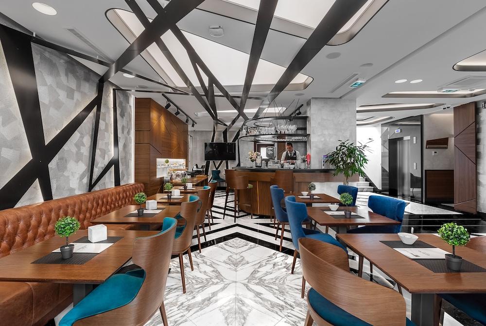 restaurant cafeteria